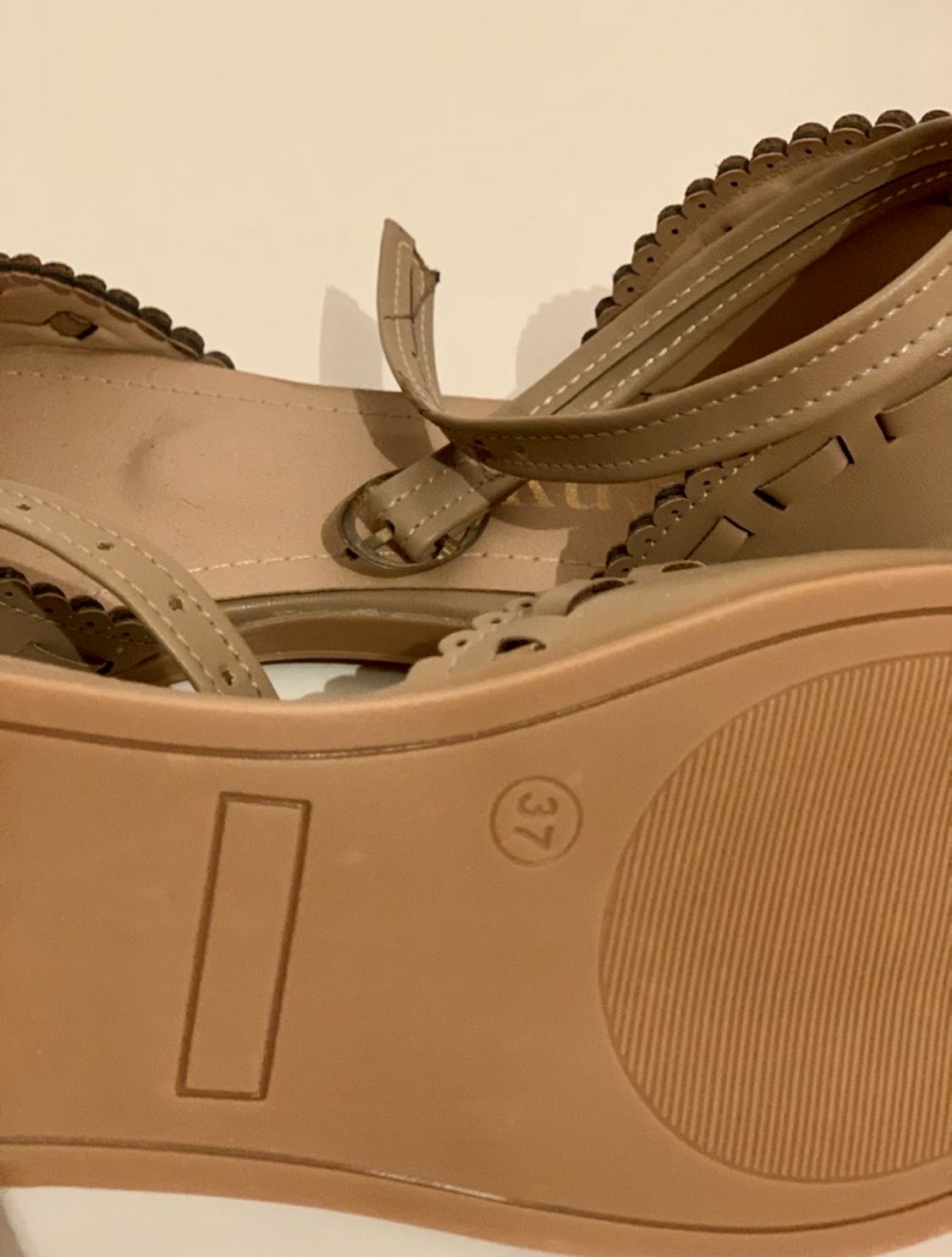 Neuf chaussure