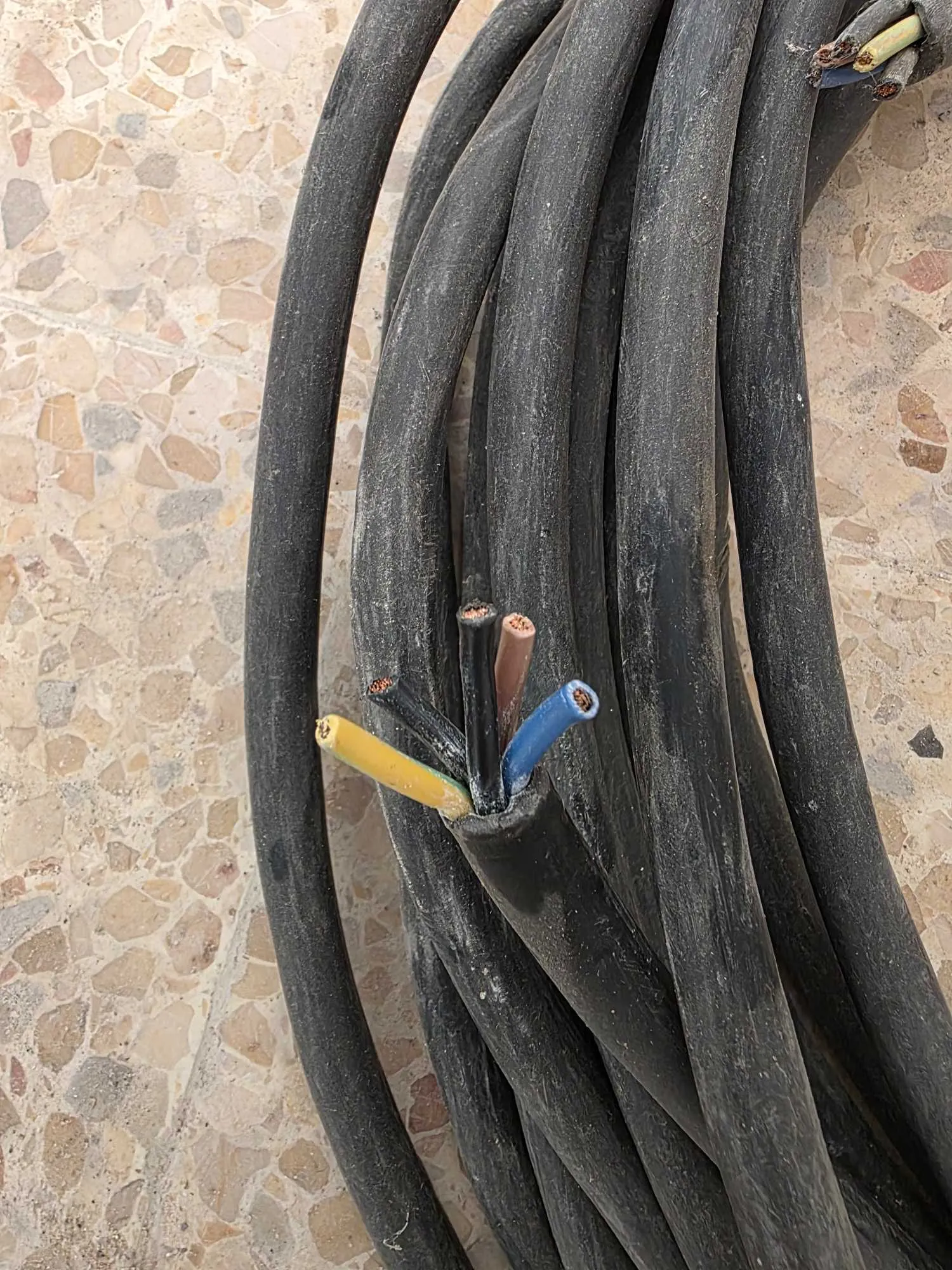 Cable électrique souple 5*2.5mm