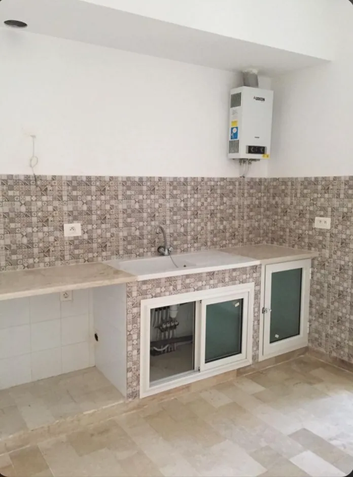 Location S0 vide à Dar Fadhal 