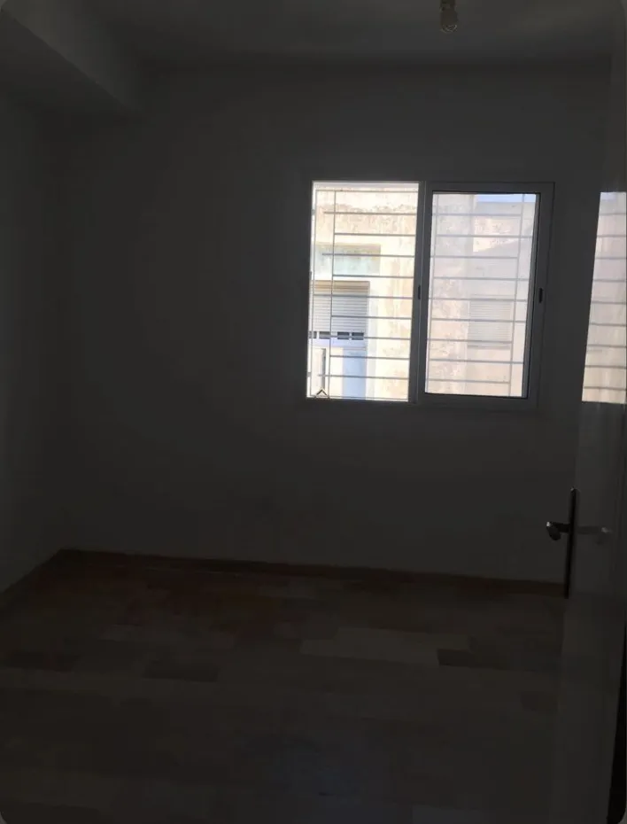 Location S0 vide à Dar Fadhal 