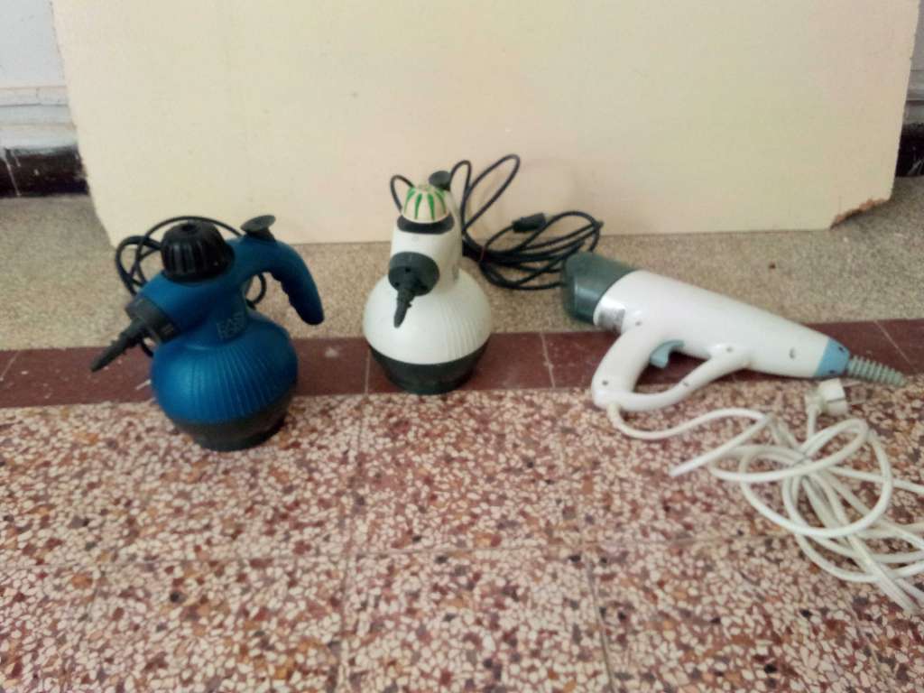 Venant d'Allemagne 3 nettoyeurs vapeur