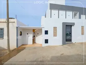 A vendre une maison R+1 indépendante située à sidi hamed Hammamet  