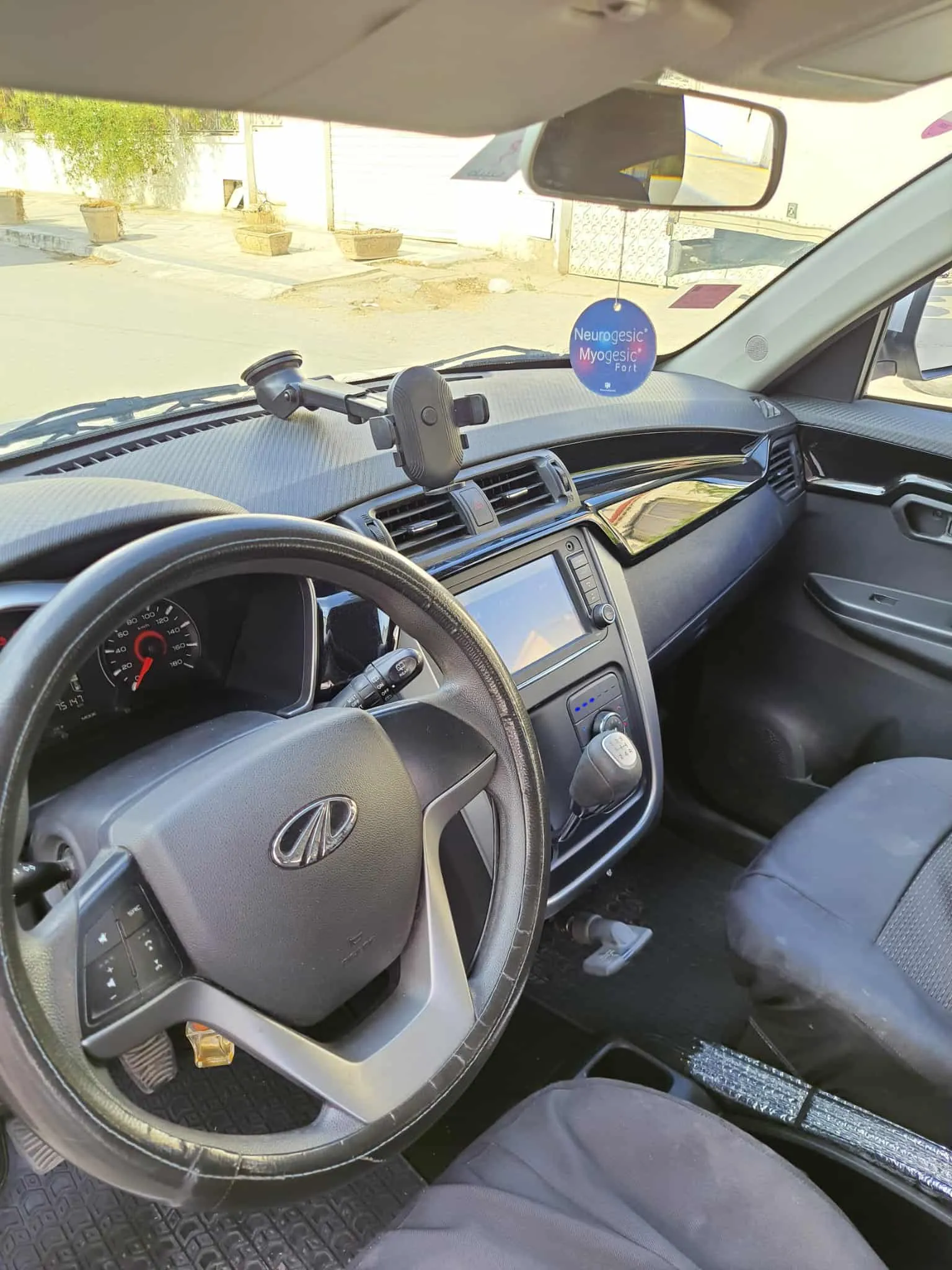 A vendre Mahindra kuv100 k8