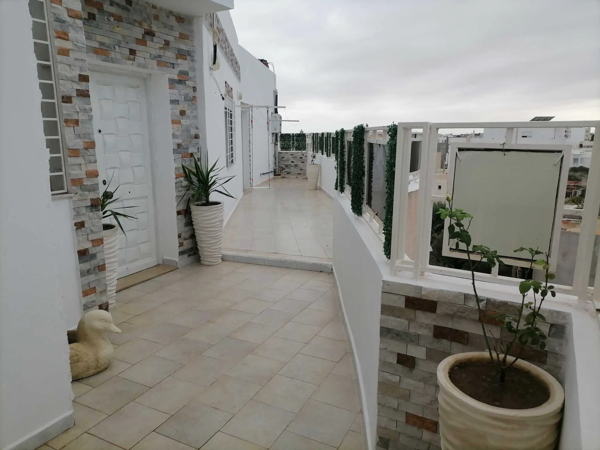 للبيع شقة أمام مبيت سقانص 