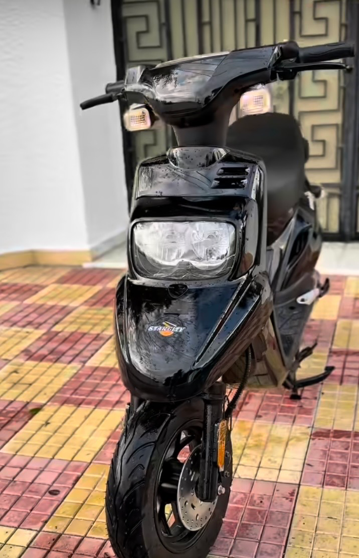 Moto 4t etat tres bon tout neuf