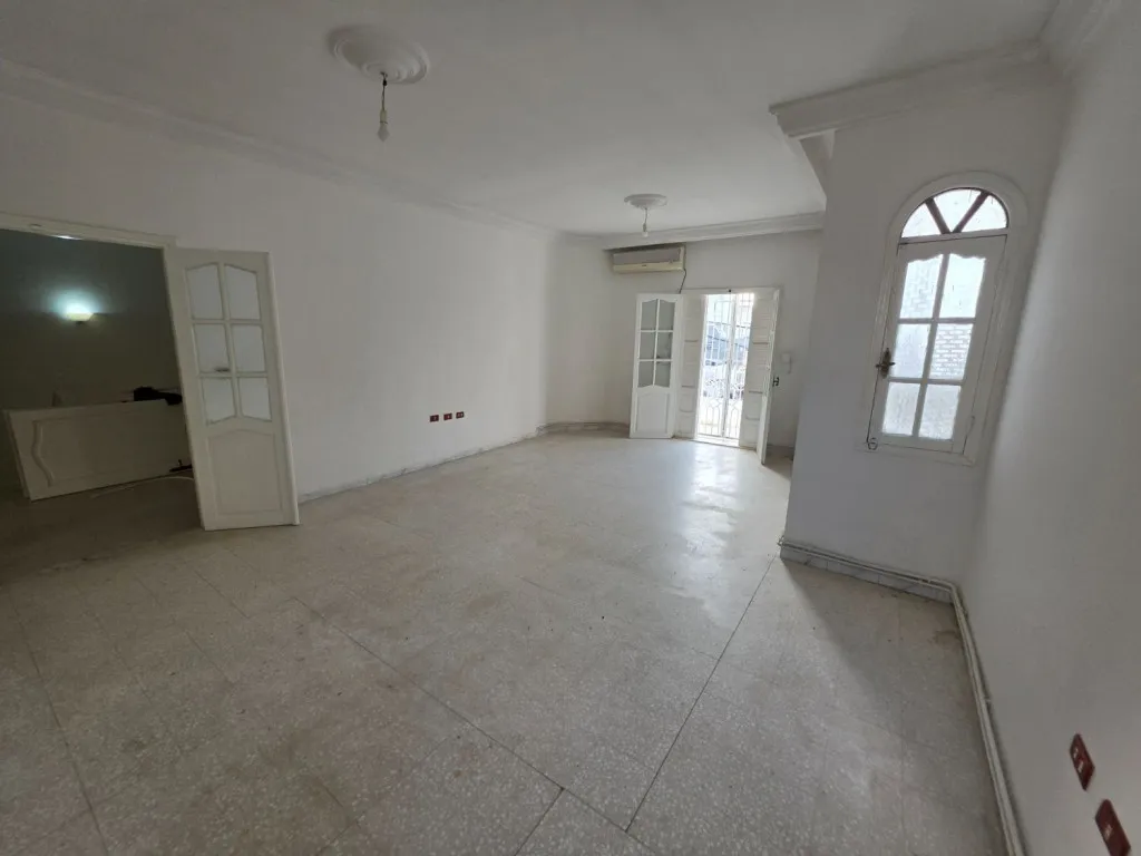 Villa indépendante S+6 à El Mourouj 4