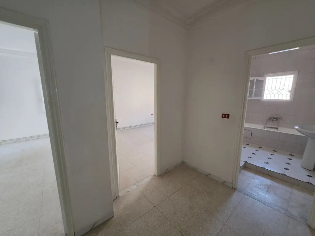 Villa indépendante S+6 à El Mourouj 4