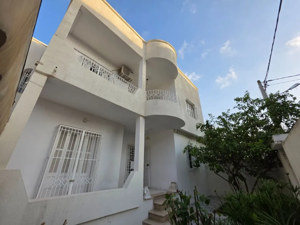 Villa indépendante S+6 à El Mourouj 4
