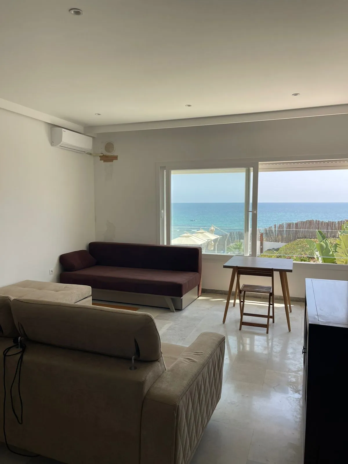 À VENDRE – Magnifique Appartement S+1 Pieds dans l’Eau à Hergla
