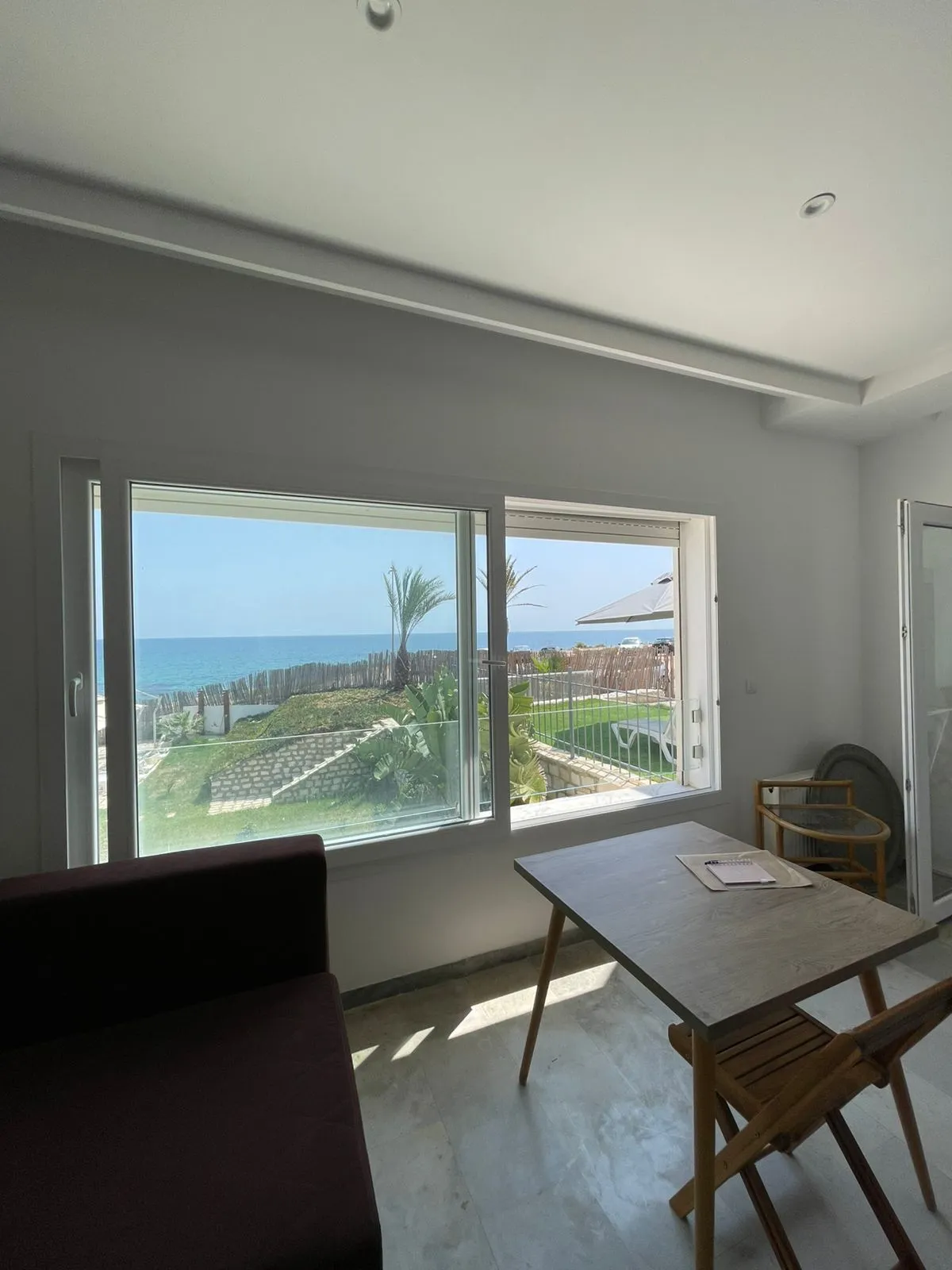 À VENDRE – Magnifique Appartement S+1 Pieds dans l’Eau à Hergla
