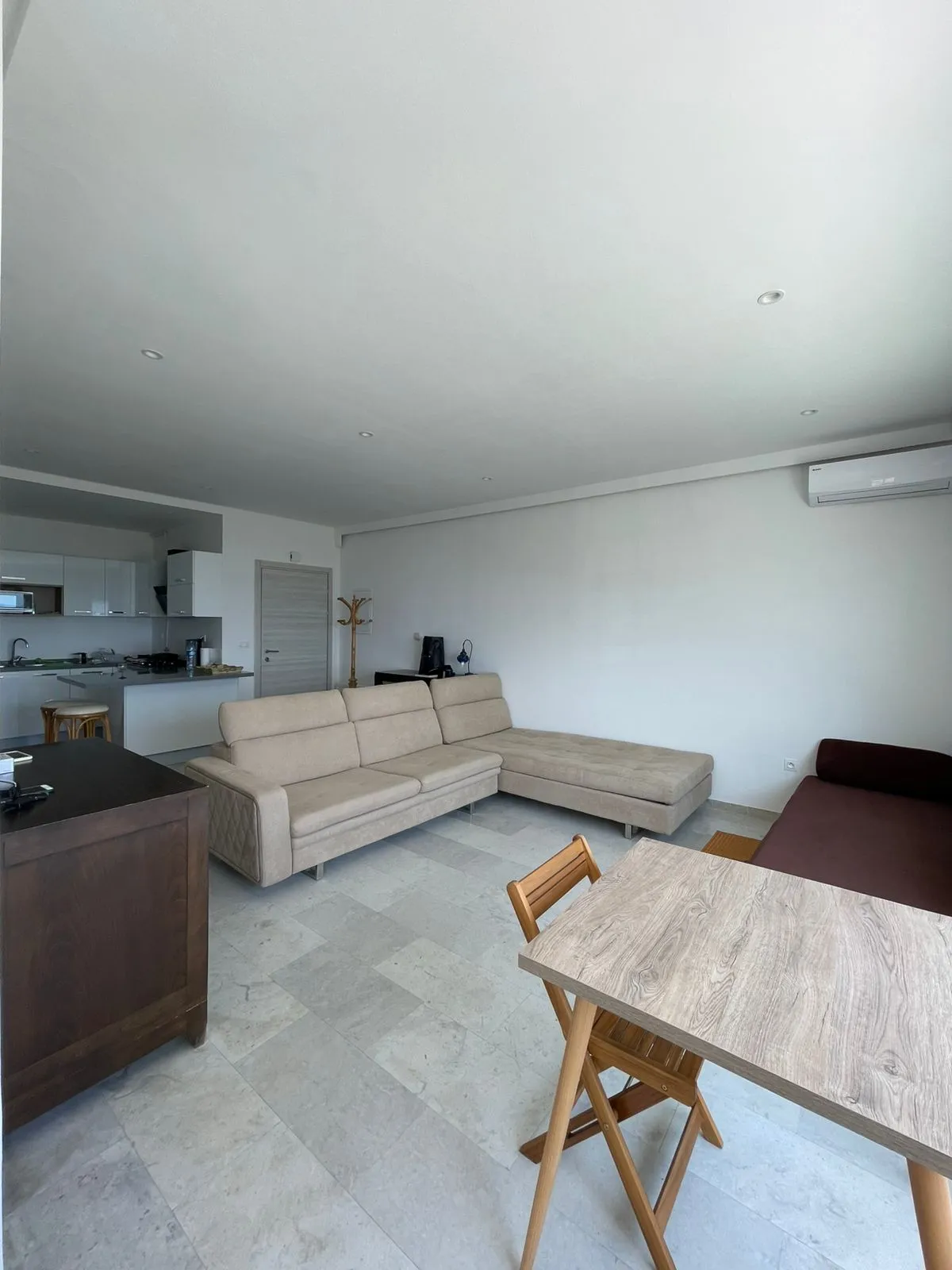 À VENDRE – Magnifique Appartement S+1 Pieds dans l’Eau à Hergla