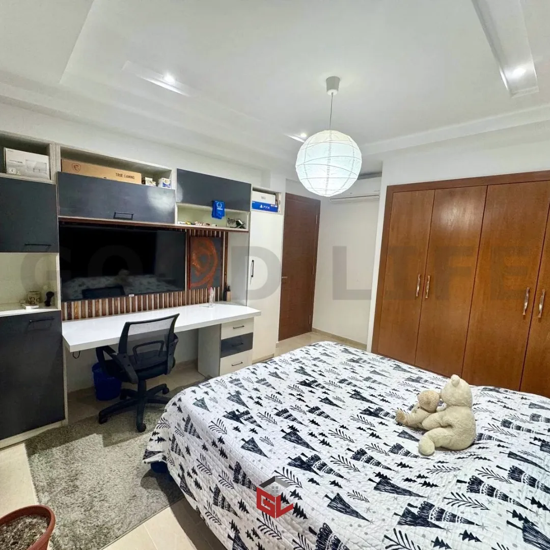 Vente S+3 à Ennasr 203m2