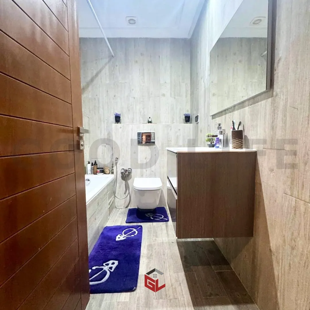 Vente S+3 à Ennasr 203m2