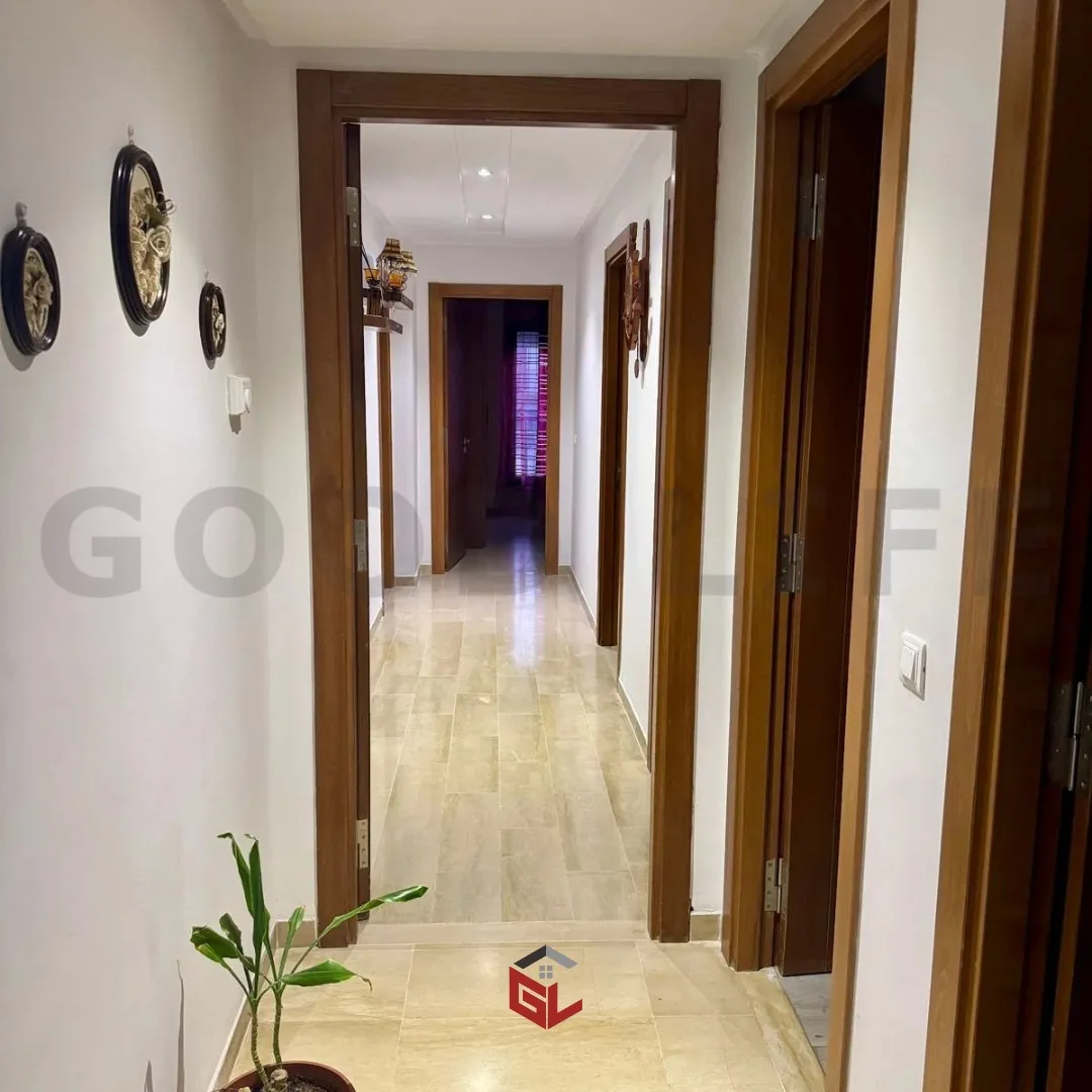 Vente S+3 à Ennasr 203m2