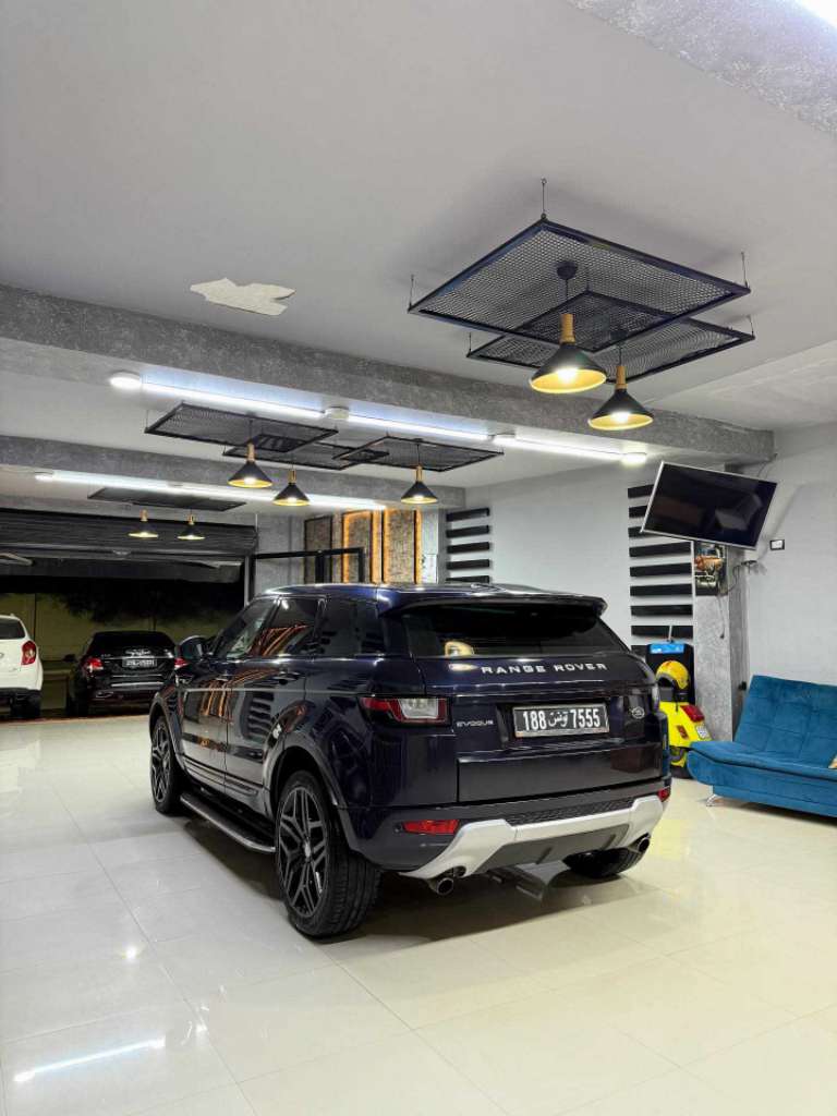 Range Rover évoque 