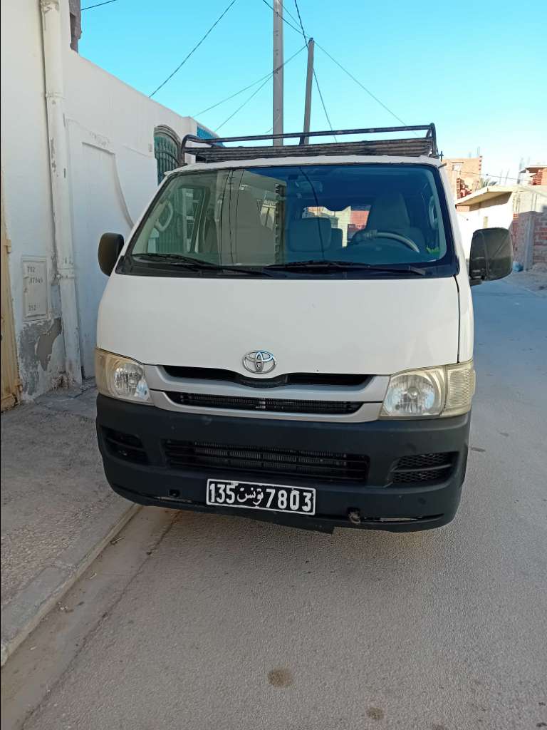 Toyota hiace 3 places