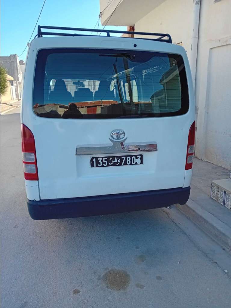 Toyota hiace 3 places