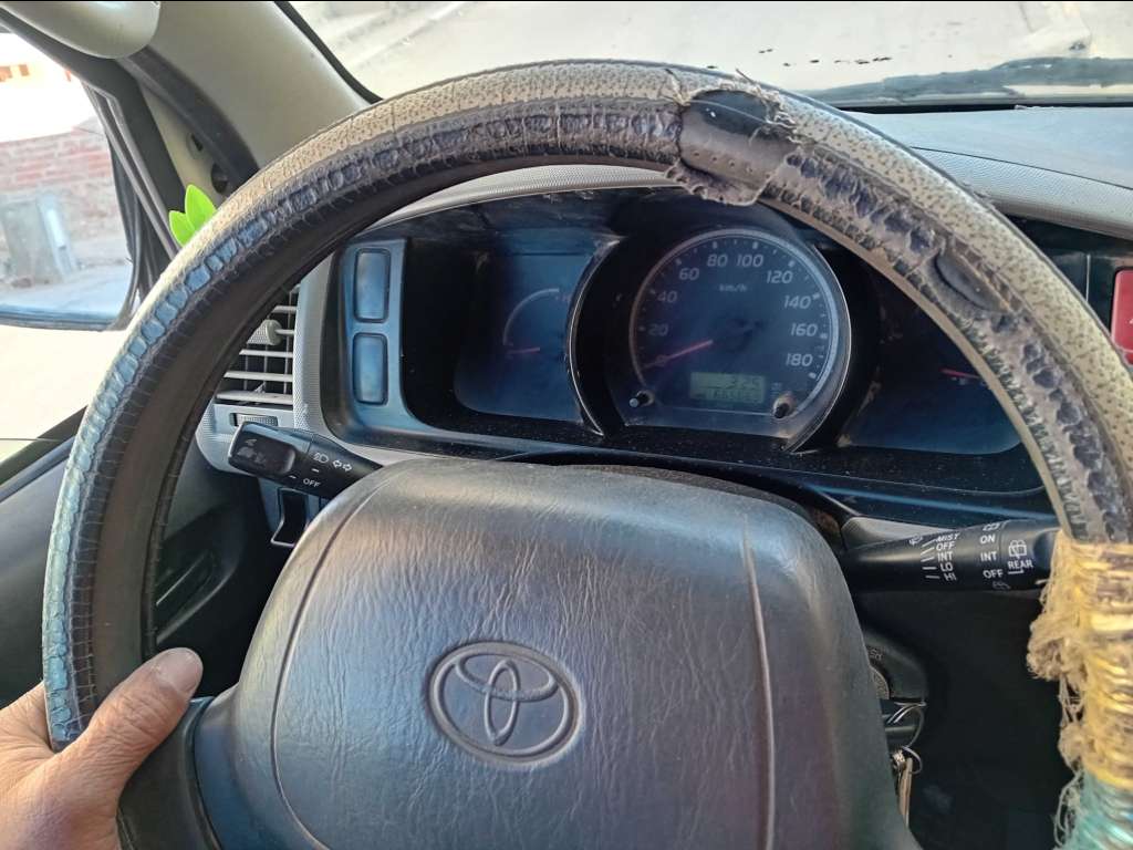 Toyota hiace 3 places