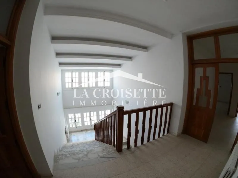 Villa s+9 à La Soukra MVL1724