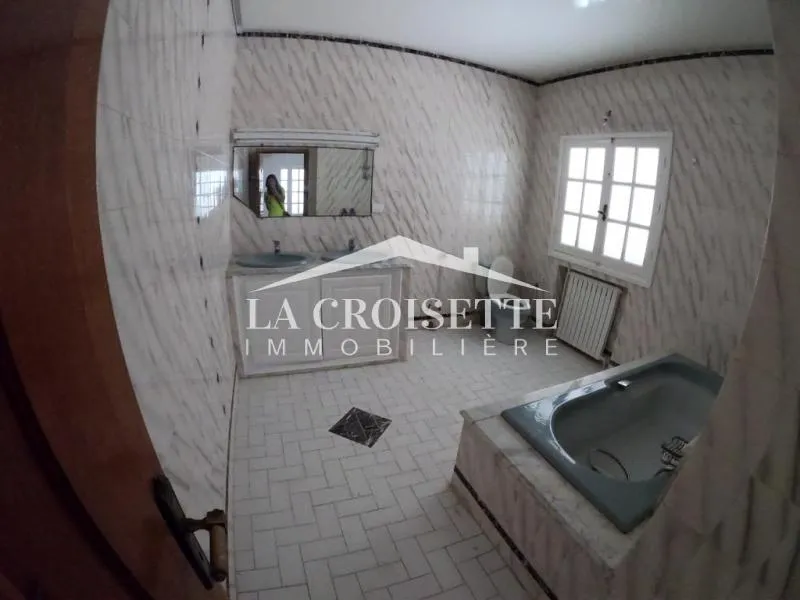 Villa s+9 à La Soukra MVL1724