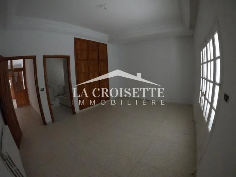 Villa s+9 à La Soukra MVL1724