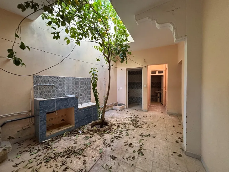 للبيع منزل بالطابق الأرضي في موقع ممتاز في قلب مدينة قفصة ✅