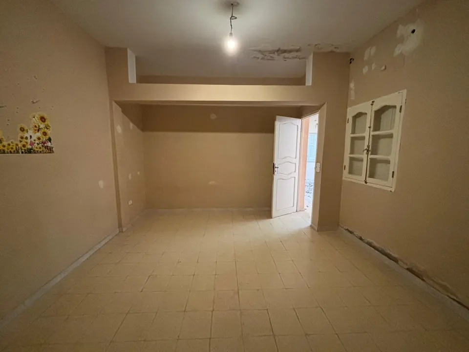 للبيع منزل بالطابق الأرضي في موقع ممتاز في قلب مدينة قفصة ✅