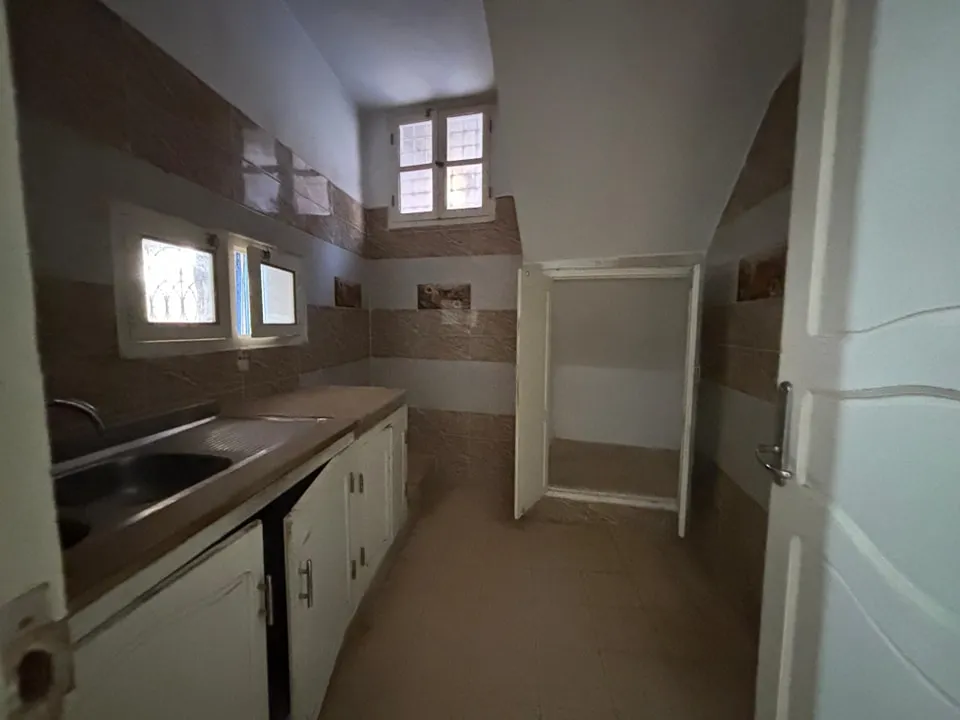 للبيع منزل بالطابق الأرضي في موقع ممتاز في قلب مدينة قفصة ✅