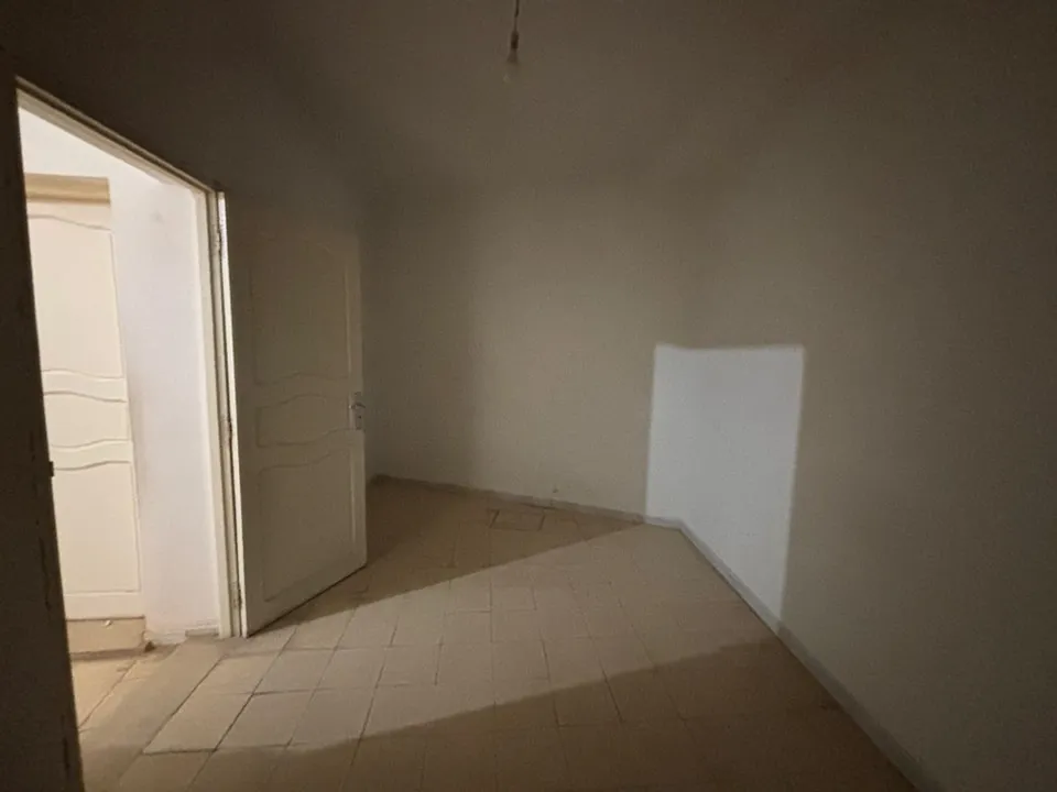 للبيع منزل بالطابق الأرضي في موقع ممتاز في قلب مدينة قفصة ✅