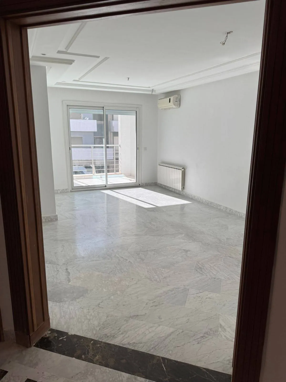 un appartement haut standing s+2 a la 4éme étage (avec doubles ascenseurs) a louer situé a Manzah 9c