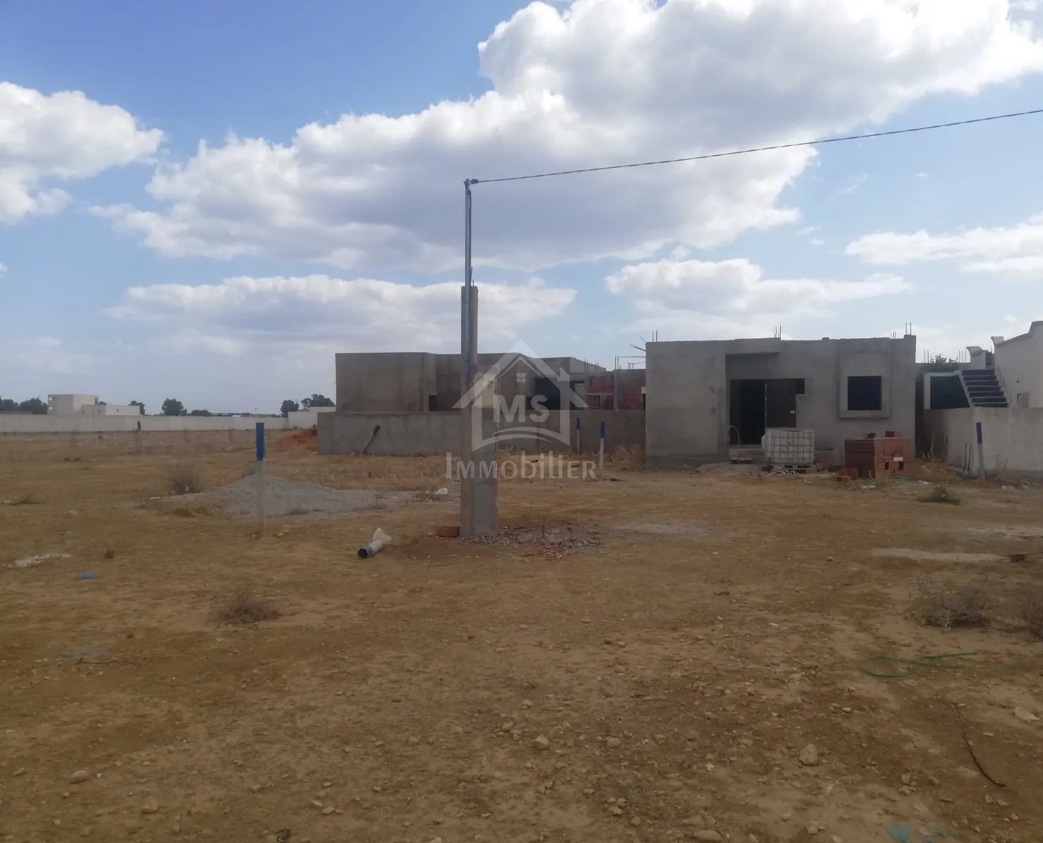 Deux lots de terrain jumelés et clôturés de 527 m² à vendre 51355351