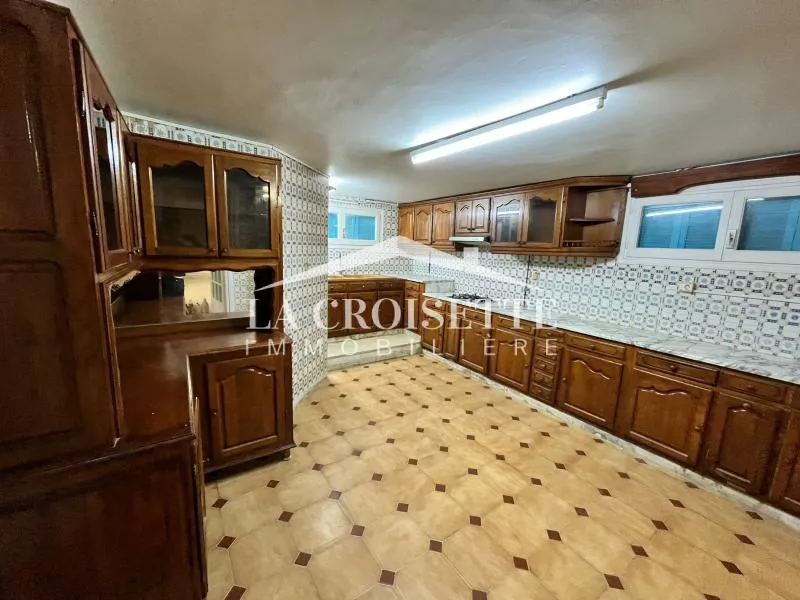 Villa S+4 à La Marsa MVL1018