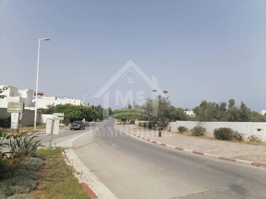 Un terrain clôturé de 348 m² à vendre à la zone touristique 51355351