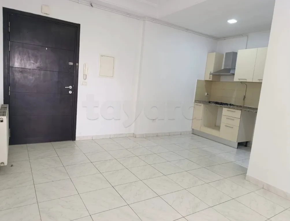 Location S1 vide à El Menzah 9C 