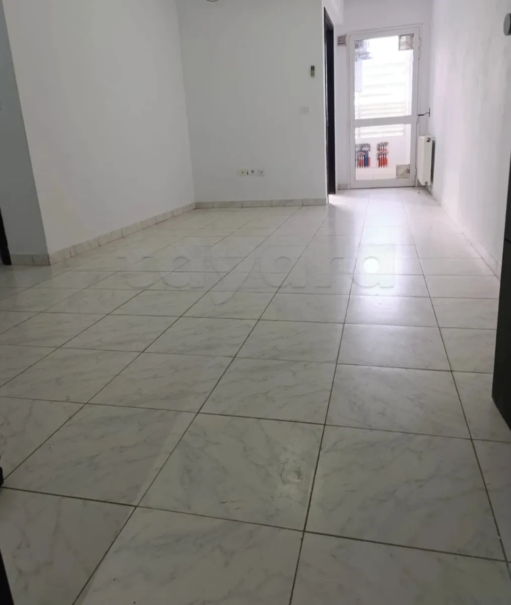 Location S1 vide à El Menzah 9C 