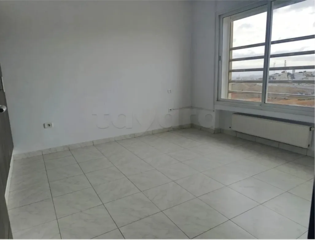 Location S1 vide à El Menzah 9C 