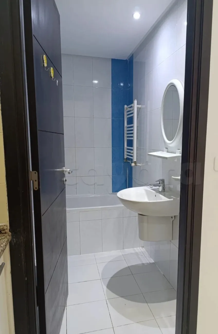 Location S1 vide à El Menzah 9C 