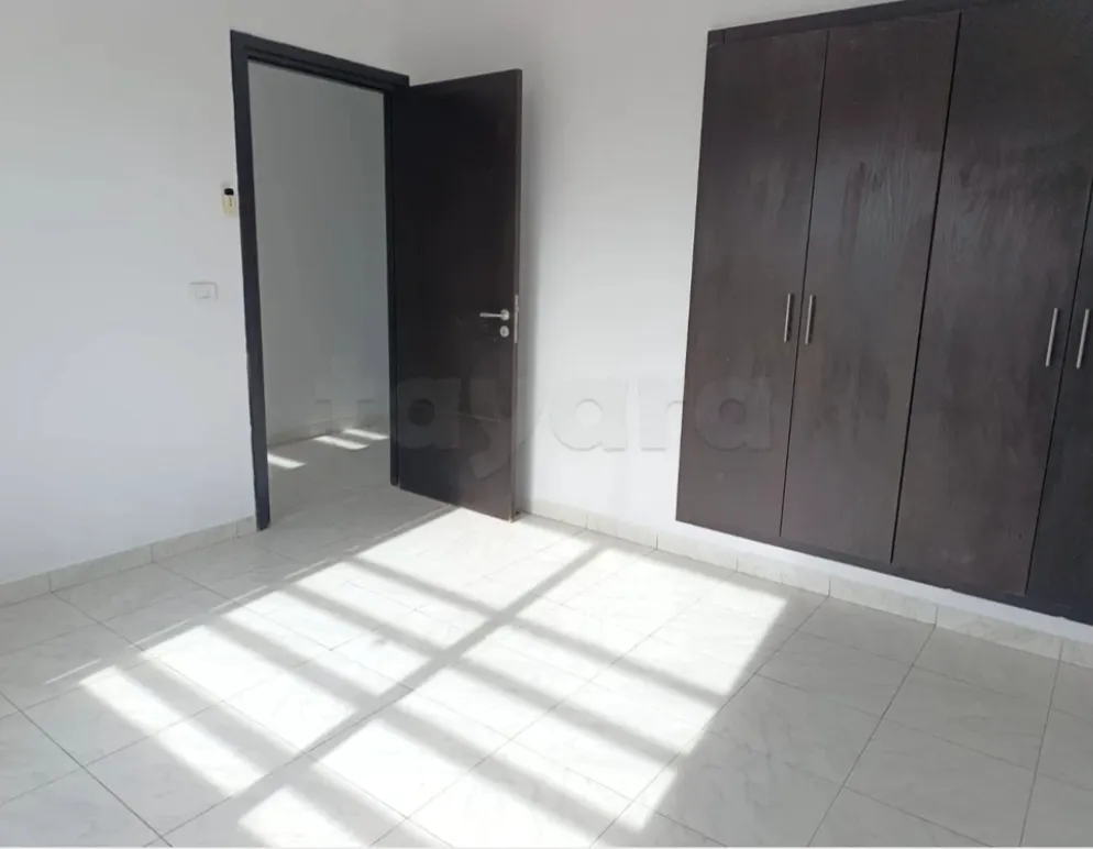 Location S1 vide à El Menzah 9C 