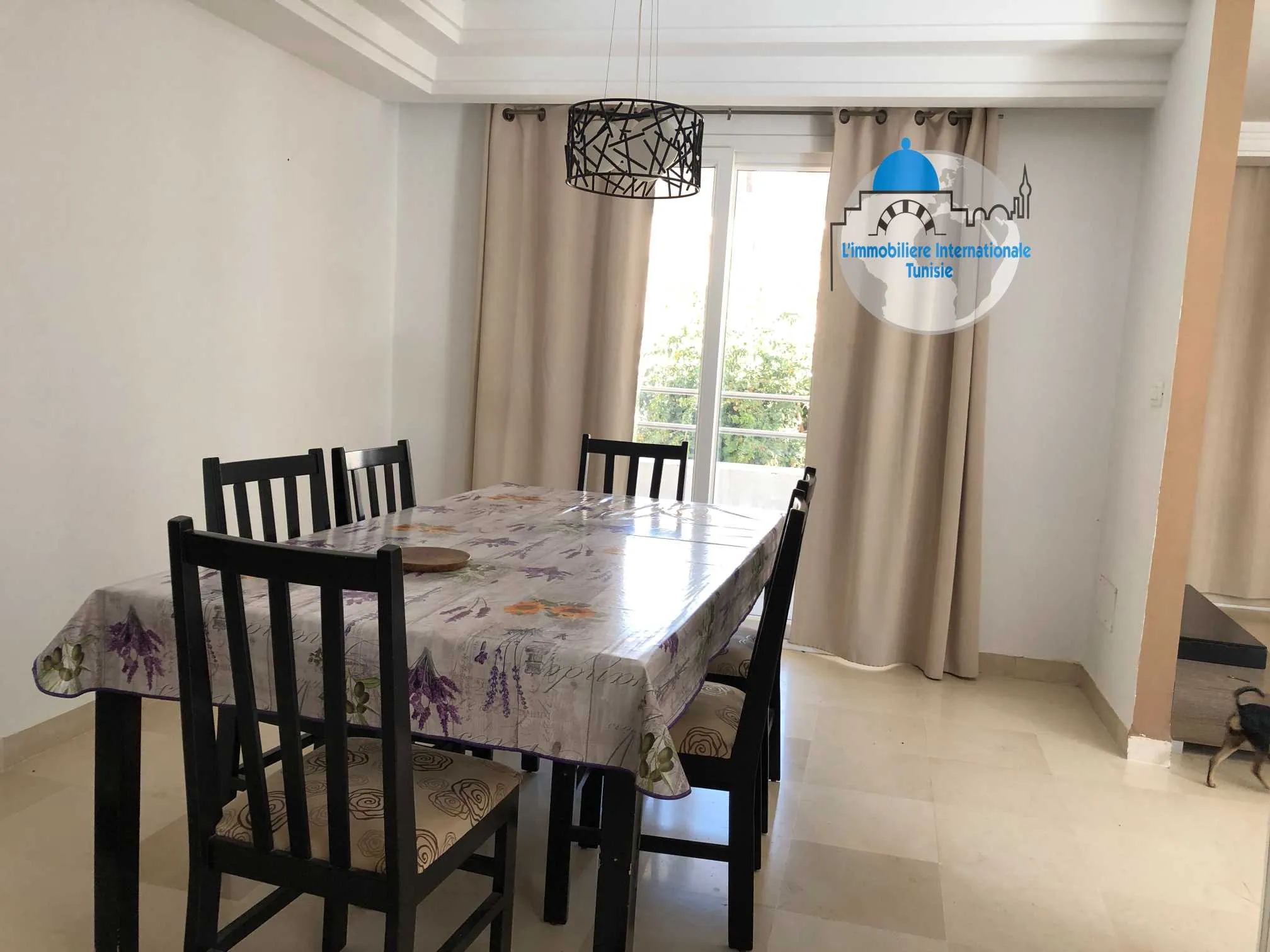  location annuelle un appartement en S+3 meublé seulement pour l'étranger, située à Corniche Sousse