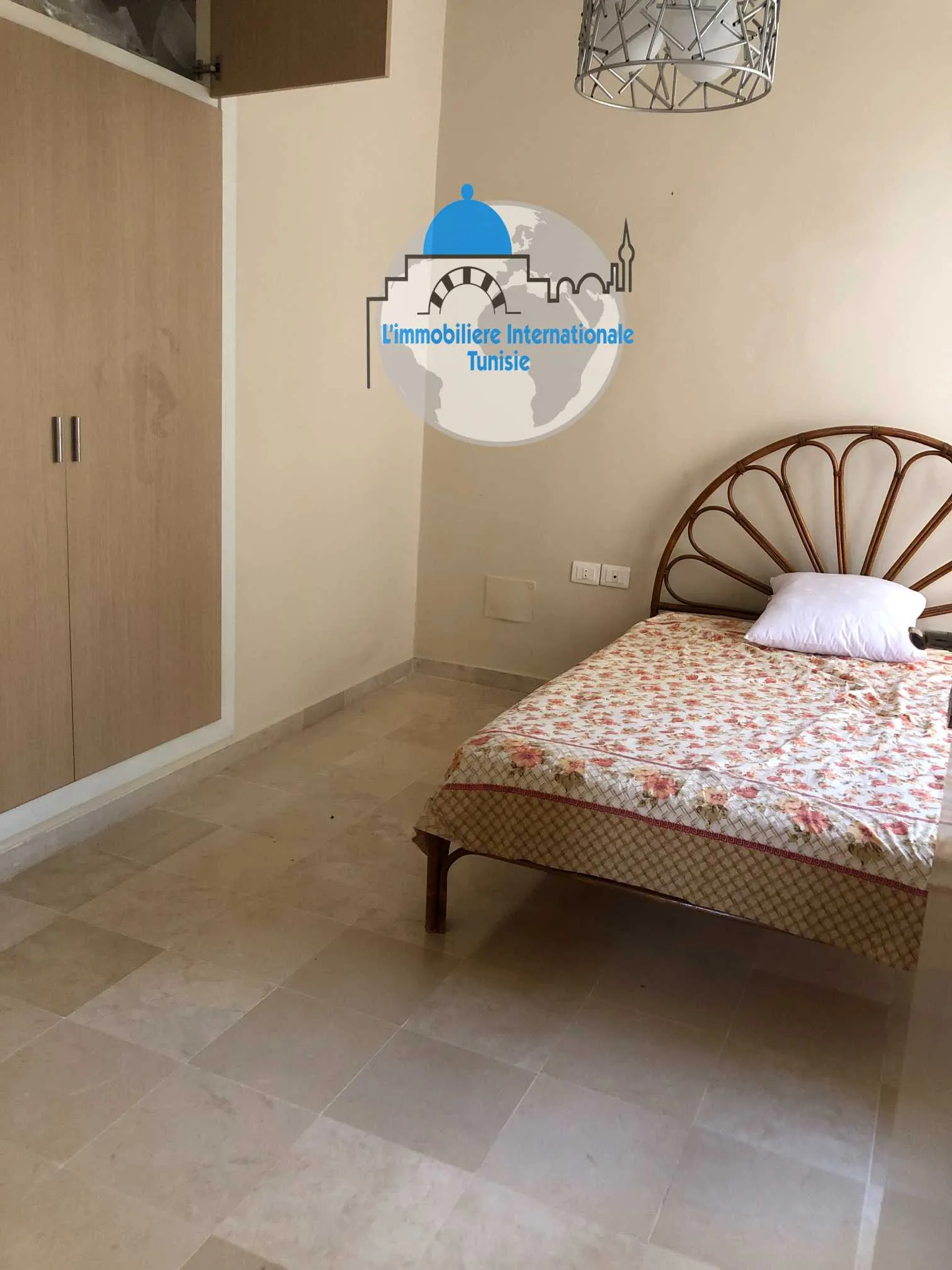  location annuelle un appartement en S+3 meublé seulement pour l'étranger, située à Corniche Sousse