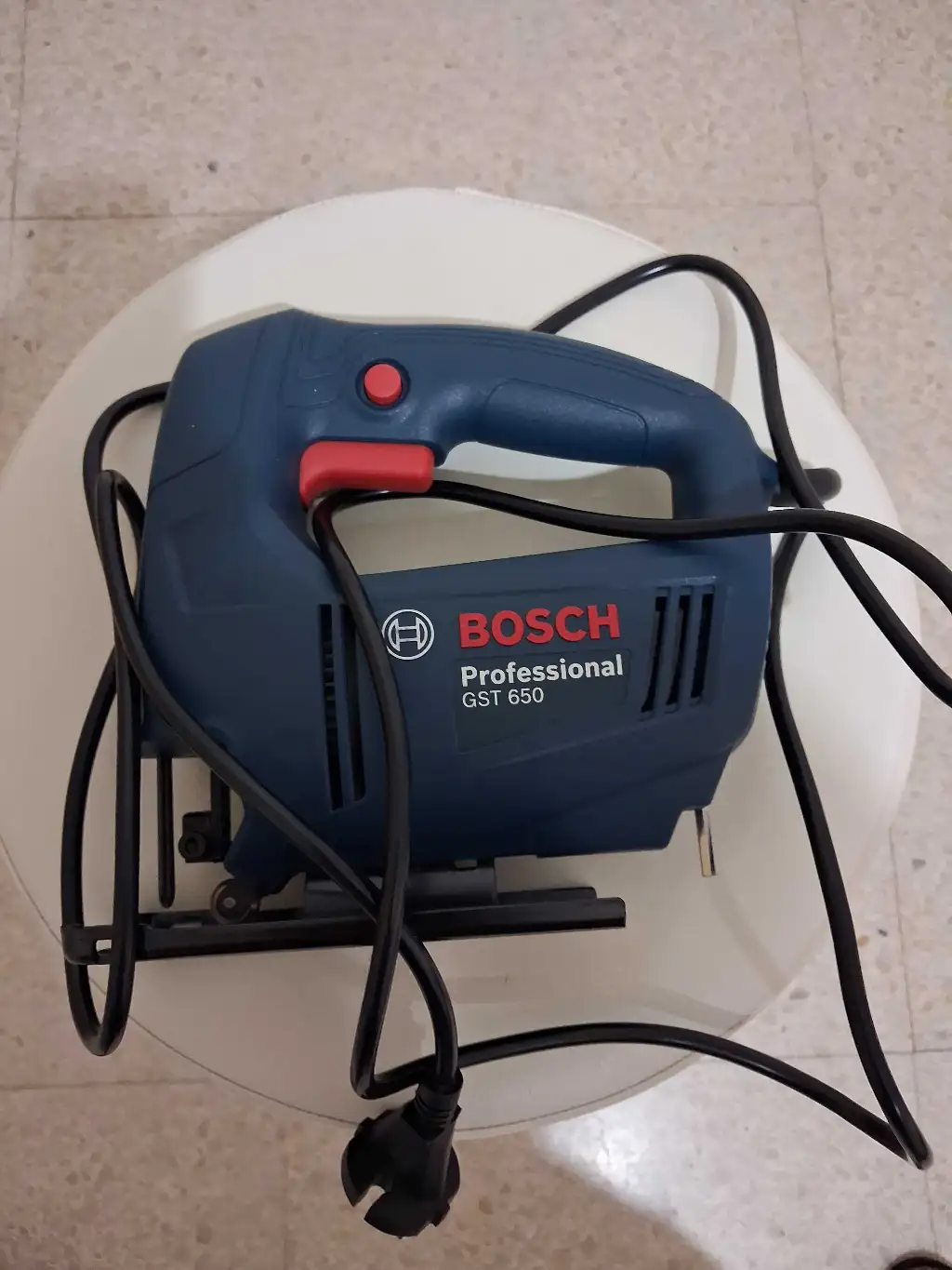 Scie sauteuse électrique neuf