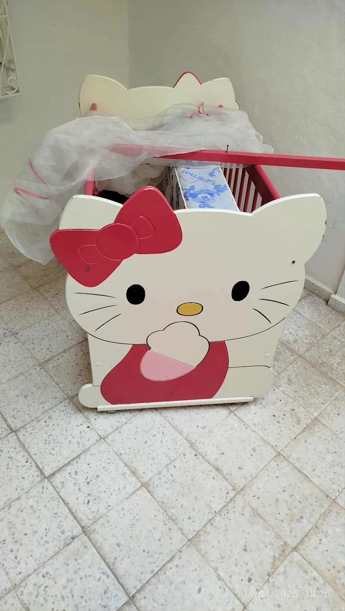 Lit bébé avec matelas