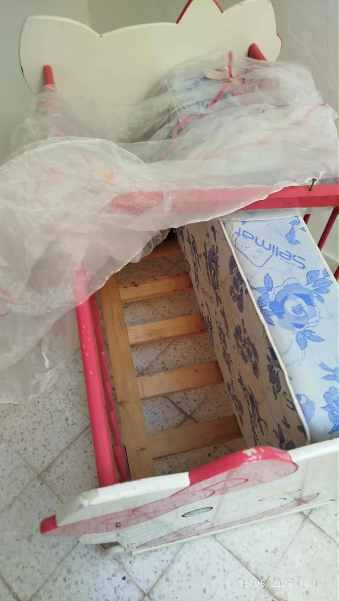 Lit bébé avec matelas