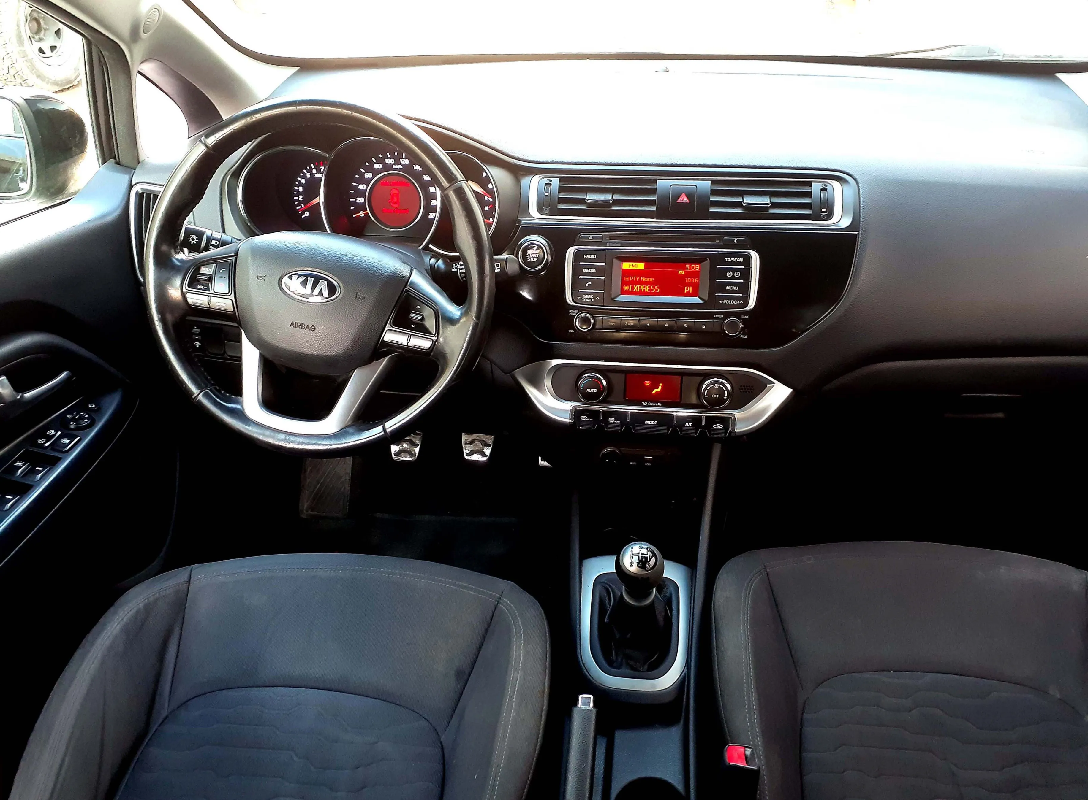 kia rio 80km série 189  تسجيل أول