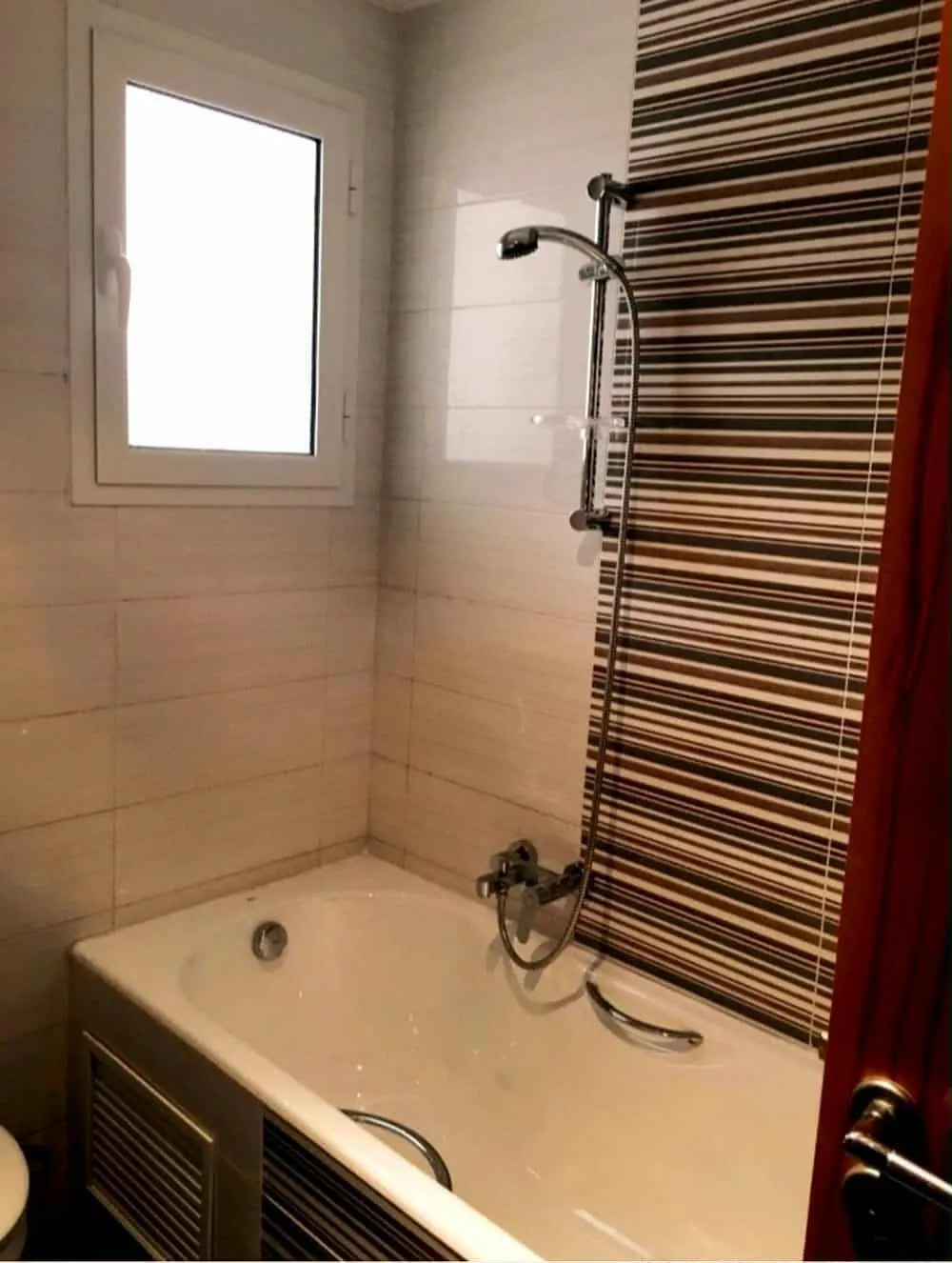 un appartements s+1 haut standing au 1er étage a louer a Ennacer 2 Derriére Clinique Amelcard