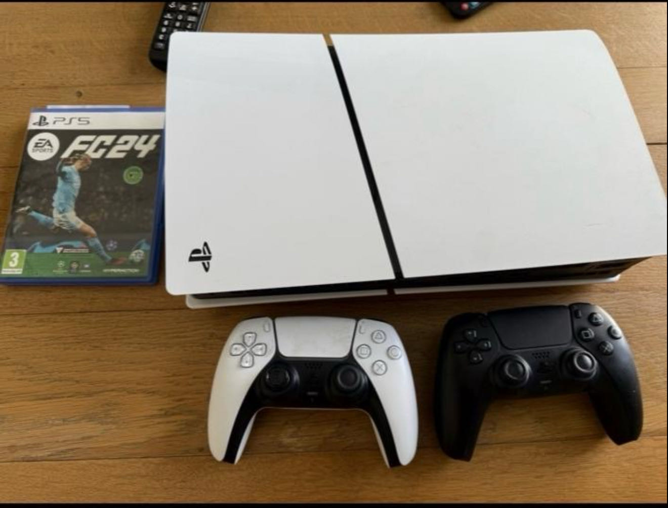 🎮 PS5 Standard + 2 manettes DualSense + FC24 – Excellent état    