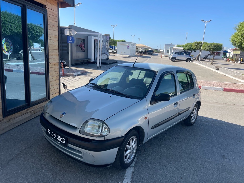 Clio bombĂ© Cabel fransaiseđŹđłđ±