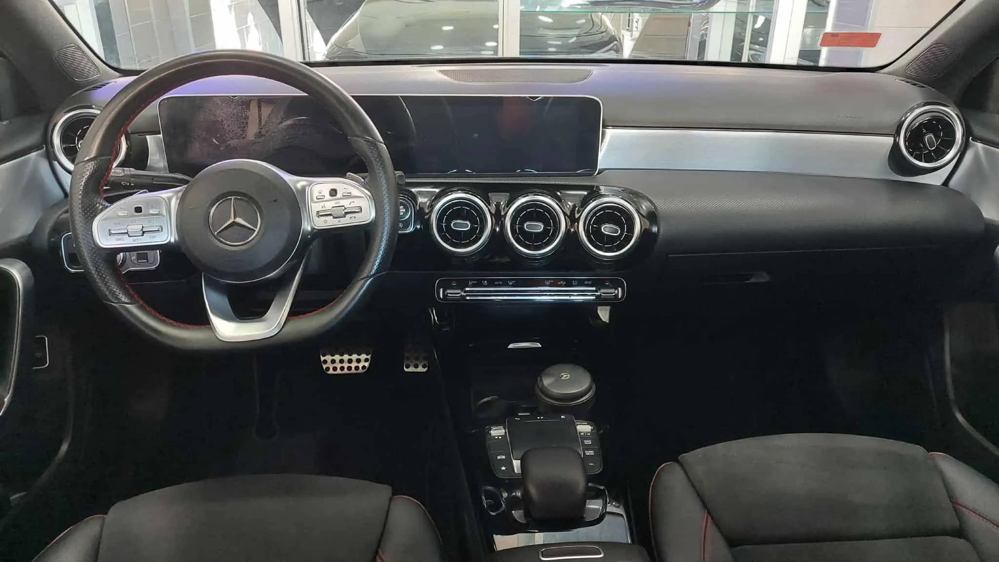Mercedes-Benz A 180-Premiere main-Tel 98479647-21140009
