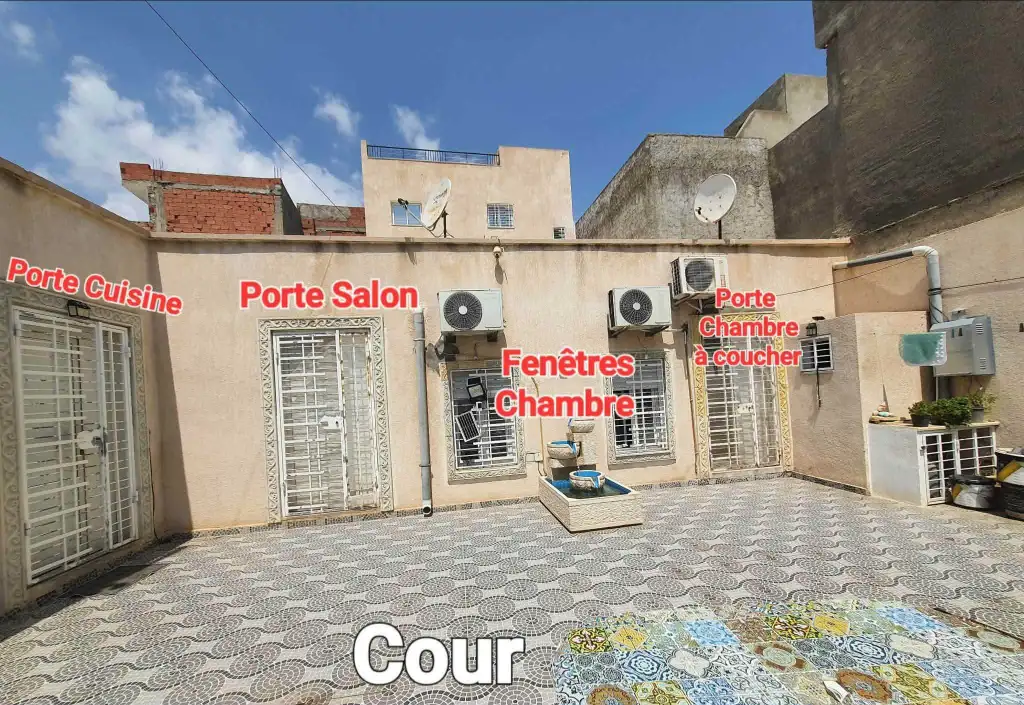 Propriétaire Vend une Maison arabe rénovée avec goût sidi Boudhaoui Kélibia 205m² 160m² Bâti 180Mdt
