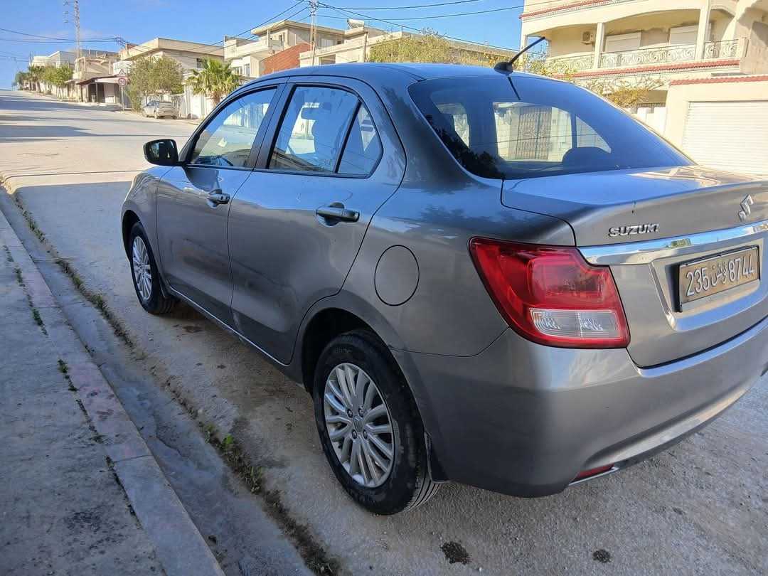 SUZUKI DZAIR GL PREMIÈRE MAIN EN TRÈS BON ÉTAT